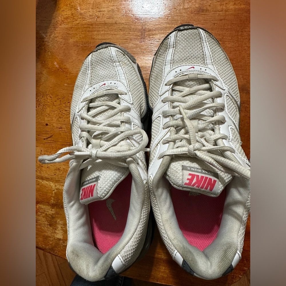 Nike Reax women’s shoes 9.5